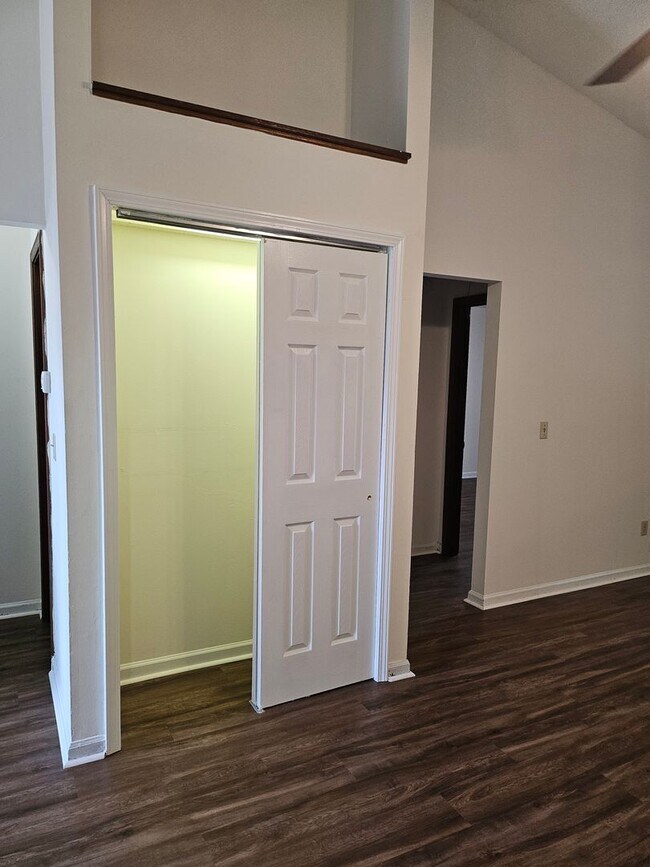 Building Photo - 1338 Delaware Pl