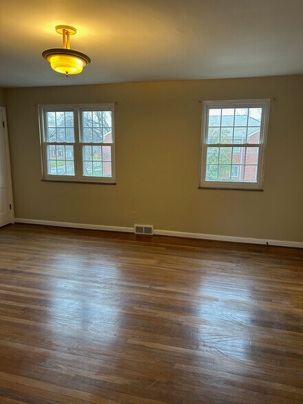 Building Photo - 2009 Elmwood Ave