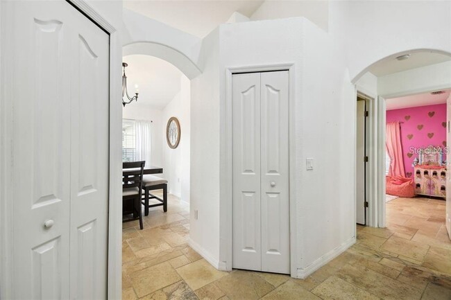 Building Photo - 199 Pine St