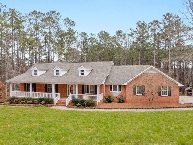 Building Photo - 305 Riverbend Dr