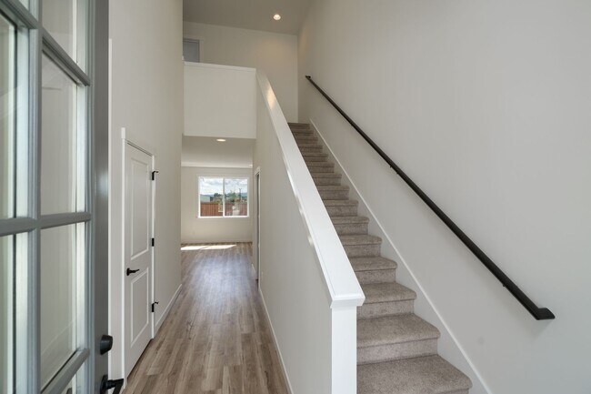 Building Photo - 649 Bucko Ave