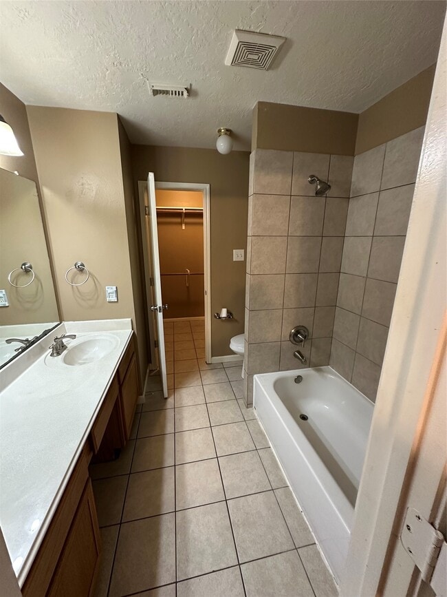 Building Photo - 12110 Bowsman Dr