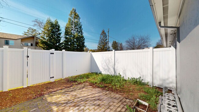 Building Photo - 15443 Marty Dr