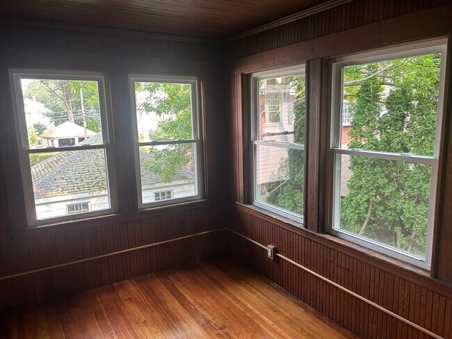 Building Photo - 278 Cabot St