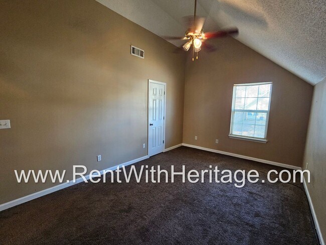 Building Photo - GORGEOUS LAKE VIEW HOME IN POPULAR LAKERIDGE SUBDIVSION! GREAT LOCATION - CLOSE TO EVERYTHING