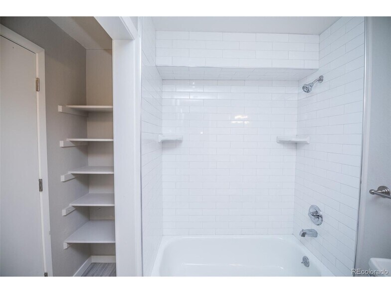 Building Photo - 2725 W 86th Ave
