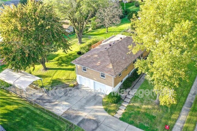 Building Photo - 8706 NE Boone St