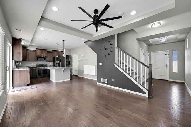 Building Photo - $2,350.00, 3 bed, 2.5 bath located in Colo...