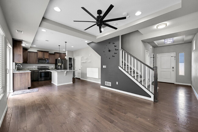 Building Photo - $2,550.00, 3 bed, 2.5 bath located in Colo...