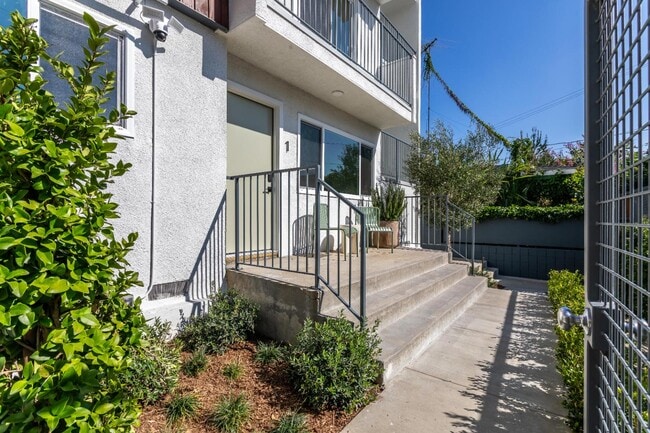 Building Photo - 713 New Depot St