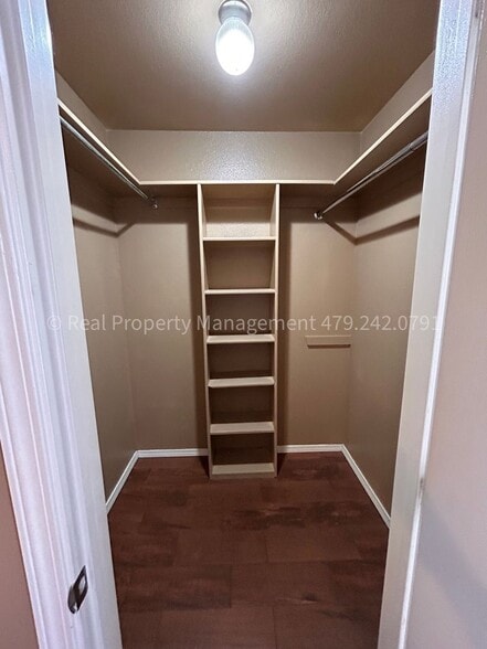 Building Photo - 320 Chateau Dr