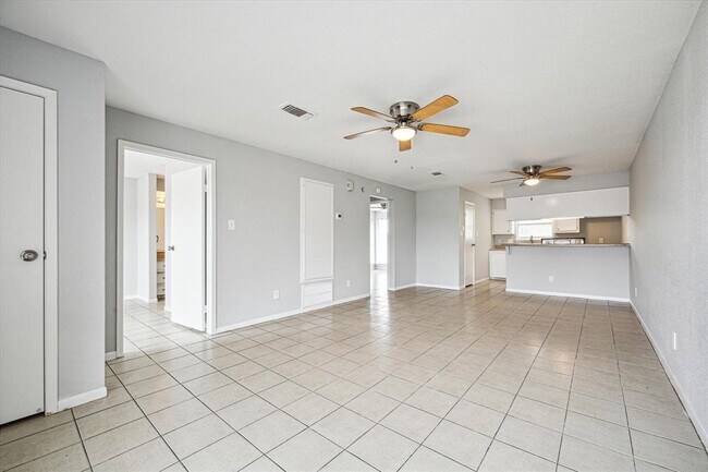Building Photo - 4021 Briar Hollow Dr