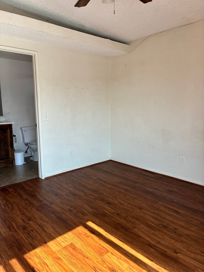 Building Photo - 1834 Springtree Dr