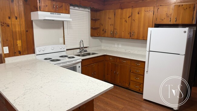 Building Photo - 416 Pinehurst Pl