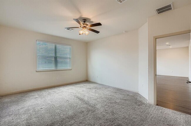 Building Photo - 16605 Aventura Ave