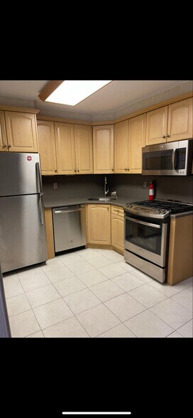 Primary Photo - 1723 Shore Pkwy