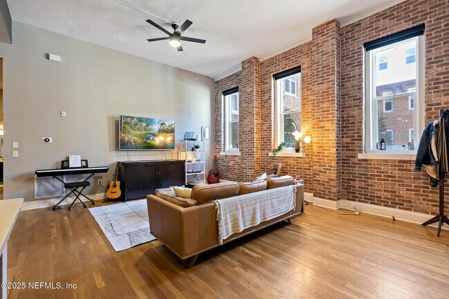 Building Photo - 2525 College St