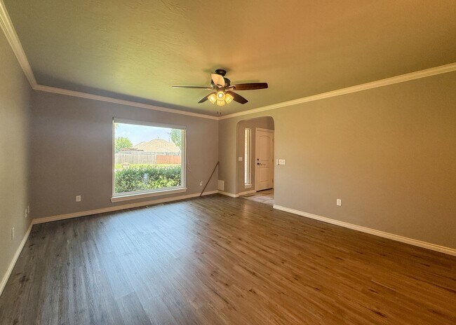 Building Photo - 5 Bedrooms | 3 Bathrooms | 2 Car Garage | Moore Schools