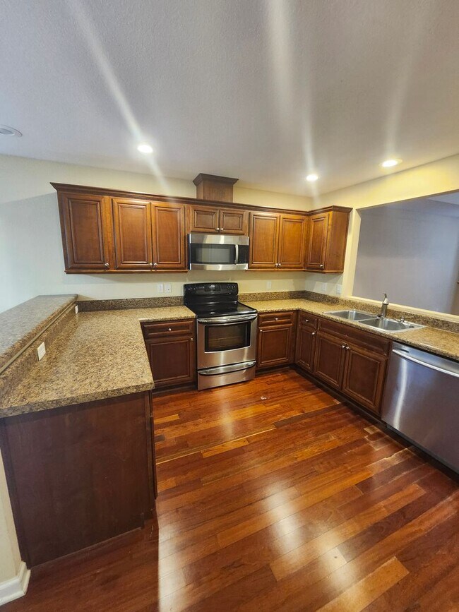 Building Photo - 552 Brooke Hampton Dr