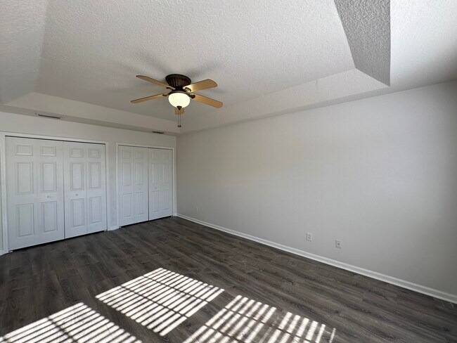 Building Photo - 910 Luminary Cir