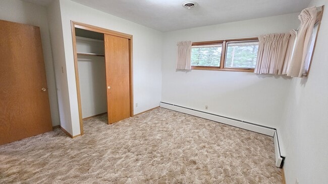 Building Photo - Charming 3-Bedroom Home on Spacious Land Just South of Ankeny - RENT SPECIAL