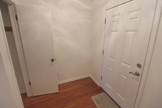 Building Photo - 214 Troon Ct