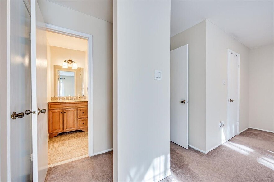 Building Photo - 1224 Thomas Ave