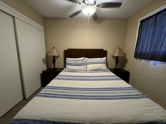 Building Photo - 3 Bedroom Furnished Home with UTILITIES INCLUDED with Courtyard Near the Colorado River 3-12 mont...