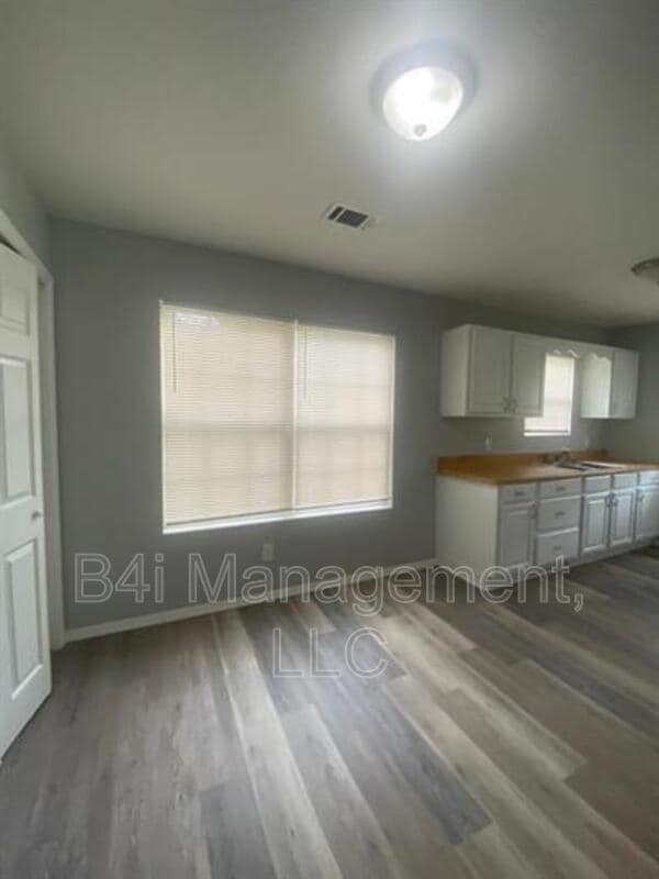 Building Photo - 141 Garfield St