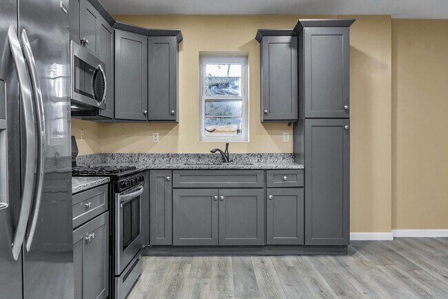 Building Photo - 202 Broadway