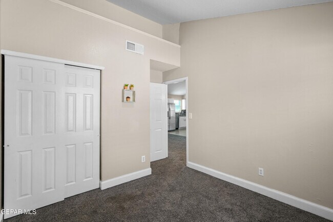 Building Photo - 450 Sunrise Hills Dr
