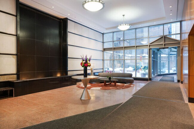 Building Photo - 350 W 43rd St