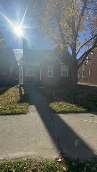 Building Photo - 15060 Hazelridge St