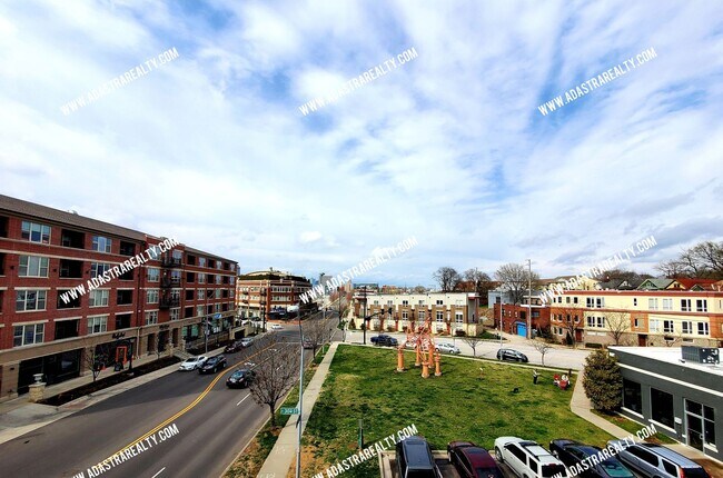 Building Photo - 3001 Gillham Rd