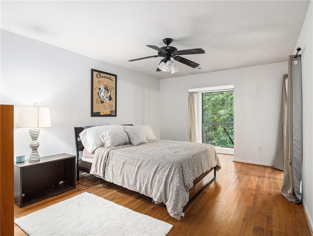 Building Photo - 3307 Pine Heights Dr NE