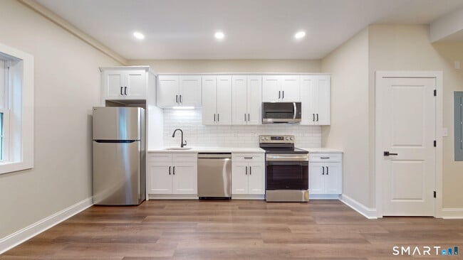 Building Photo - 3 Center St