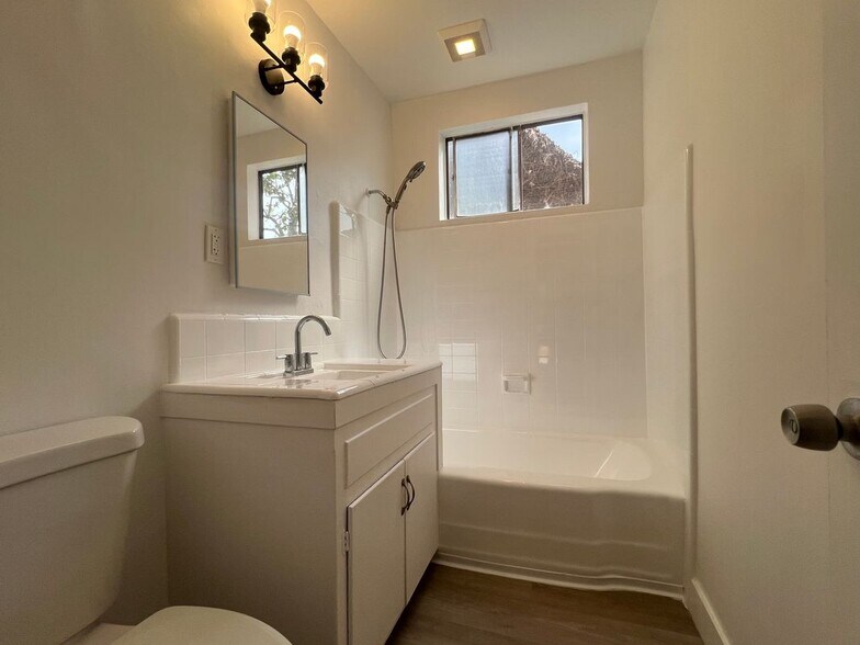 Building Photo - 2203 Mathews Ave