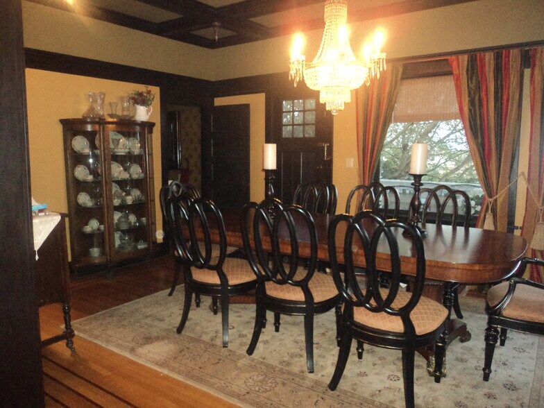 Dining Room - 528 18th Ave E