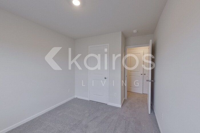 Building Photo - 2561 Banyan Cir