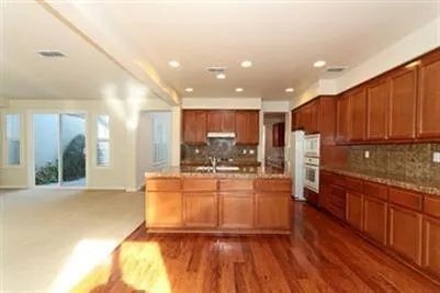 Building Photo - 288 Anthony Ave