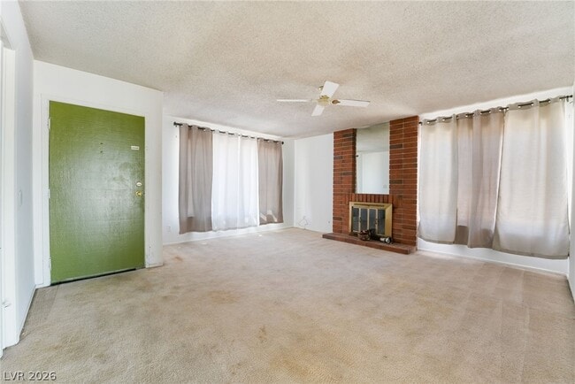 Building Photo - 2102 E Russell Rd