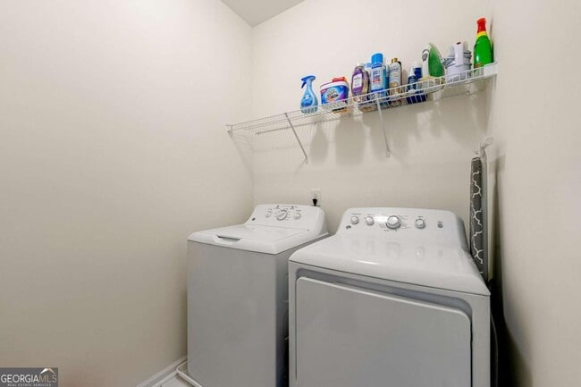 Building Photo - 3295 Estes Dr