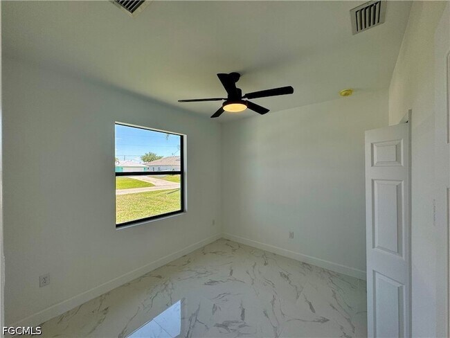 Building Photo - 1208 NW 25th Pl