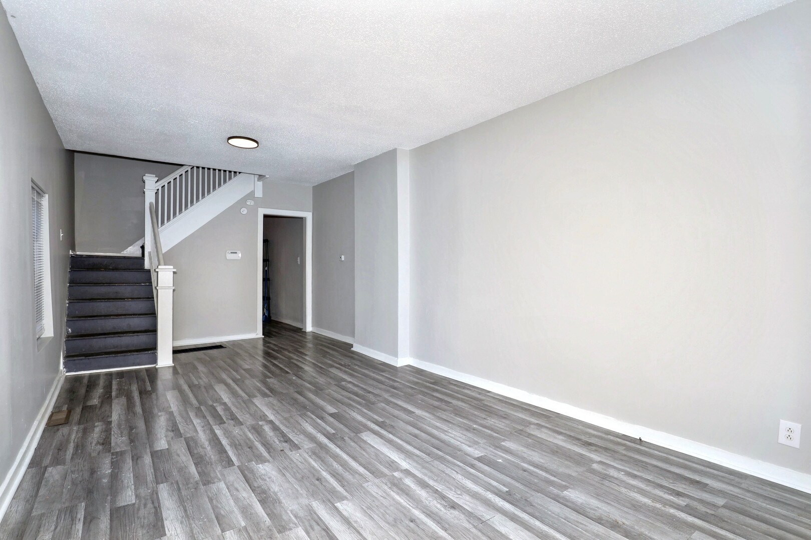 Building Photo - 414 N Temple Ave