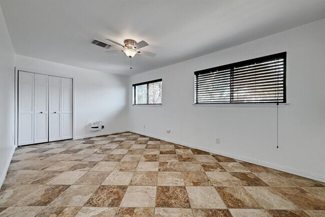 Building Photo - 1317 Meadgreen Cir