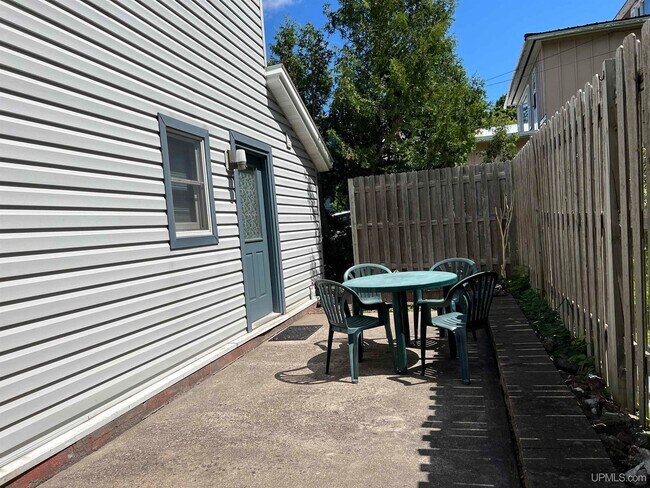 Rear Patio - 605 W Houghton Ave