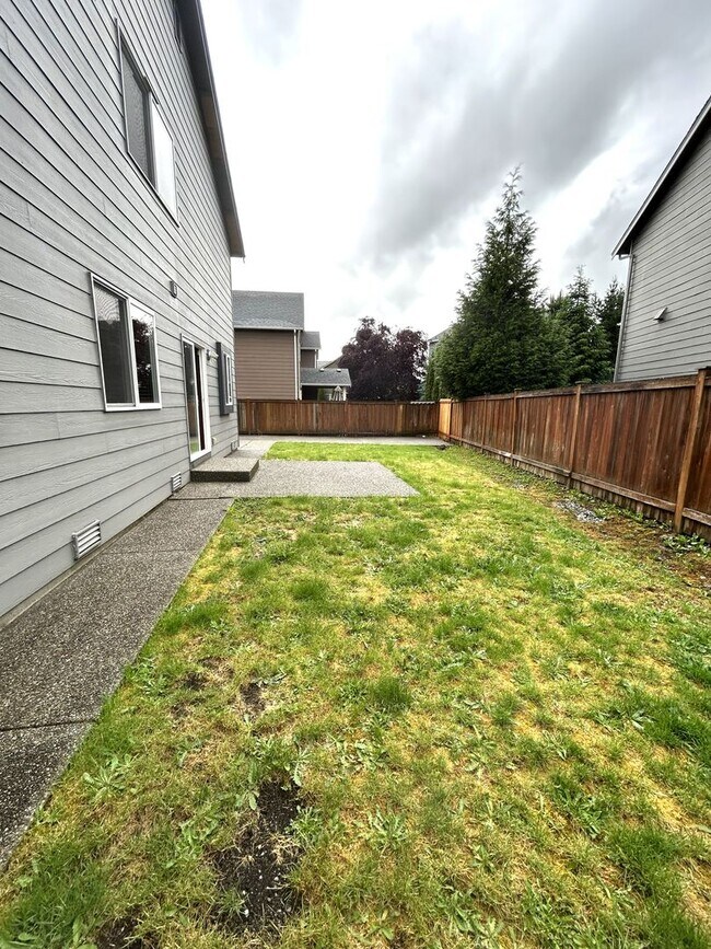 Building Photo - Spacious 4 bedroom 2.5 bath in Arlington with RV Parking