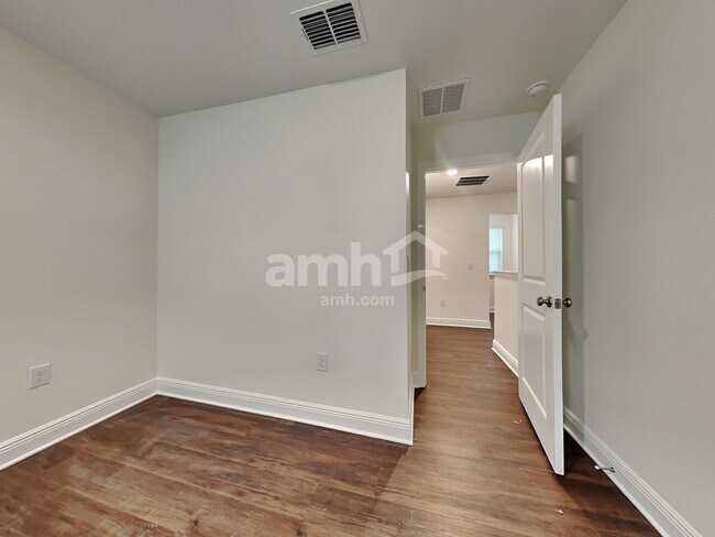 Building Photo - 27341 St Andrews Ave