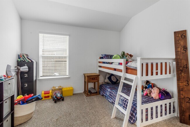 Building Photo - 1008 Llano Trl