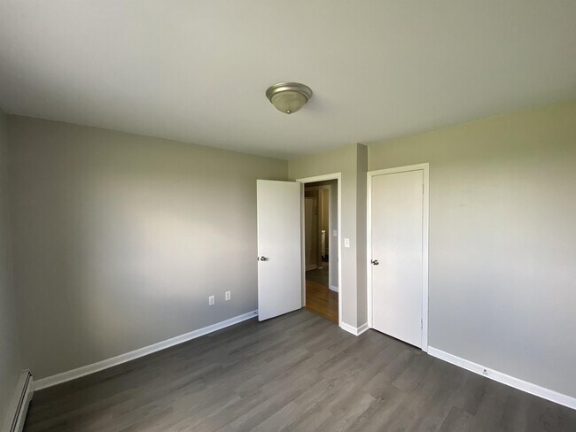 Building Photo - 565 Carlisle Rd